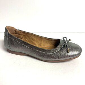 Comfortiva Womens Keegan Flat Grey/Gold Size 7.5 M